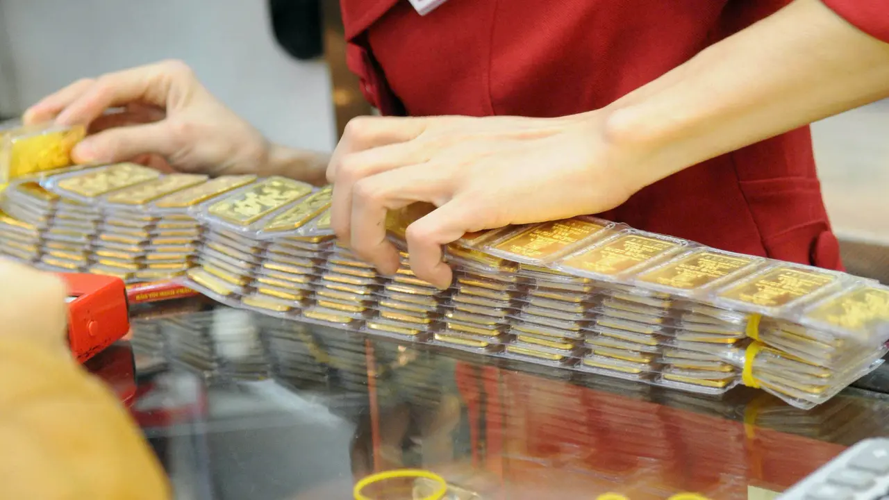 تراجع حاد في أسعار الذهب والفضة وسط تغيرات ملحوظة في الأسواق العالمية